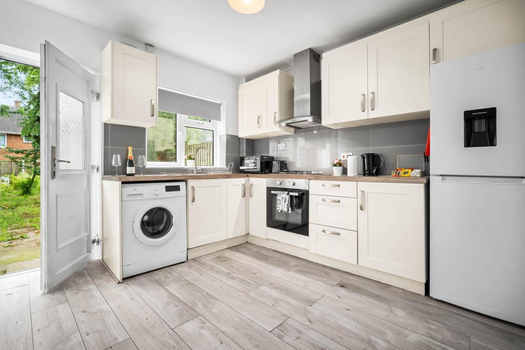 Three Bedroom House - Parking & Garden - Netflix - Wifi - Great Location - 215R Birmingham Exterior photo